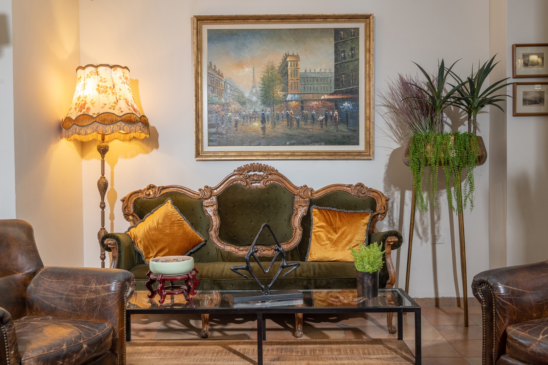 Hall avec mobilier ancien