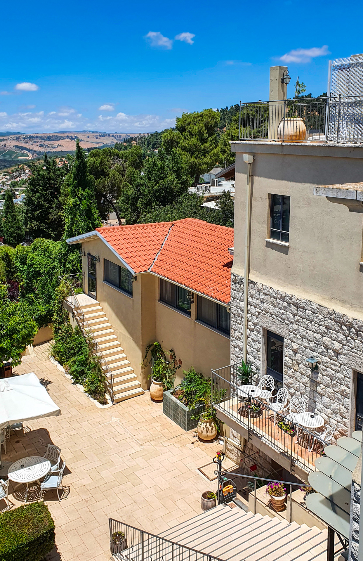 Terrasse de la piscine avec vue